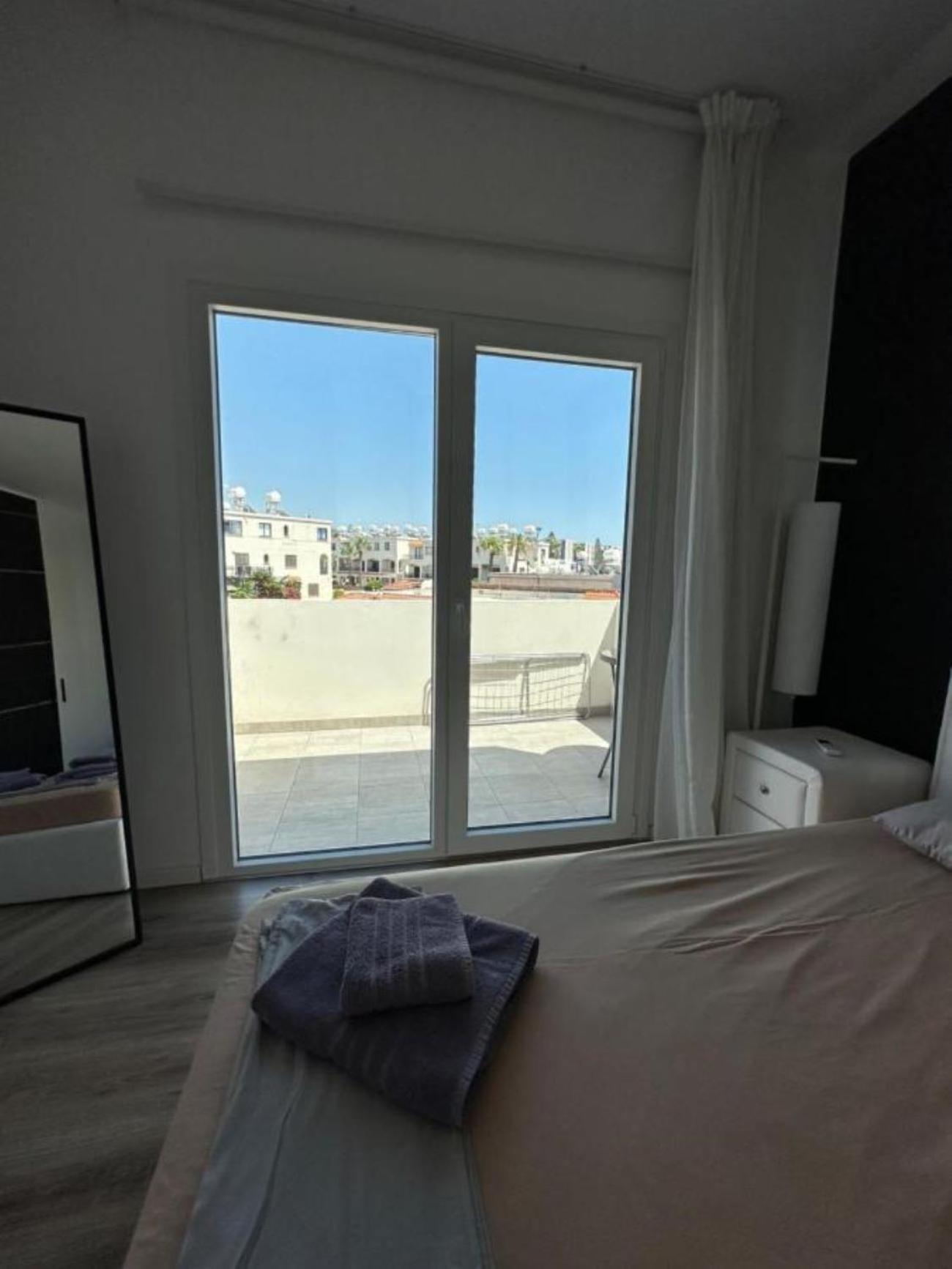 H&O Boulevard Breeze Apartment! Pafos Exterior foto