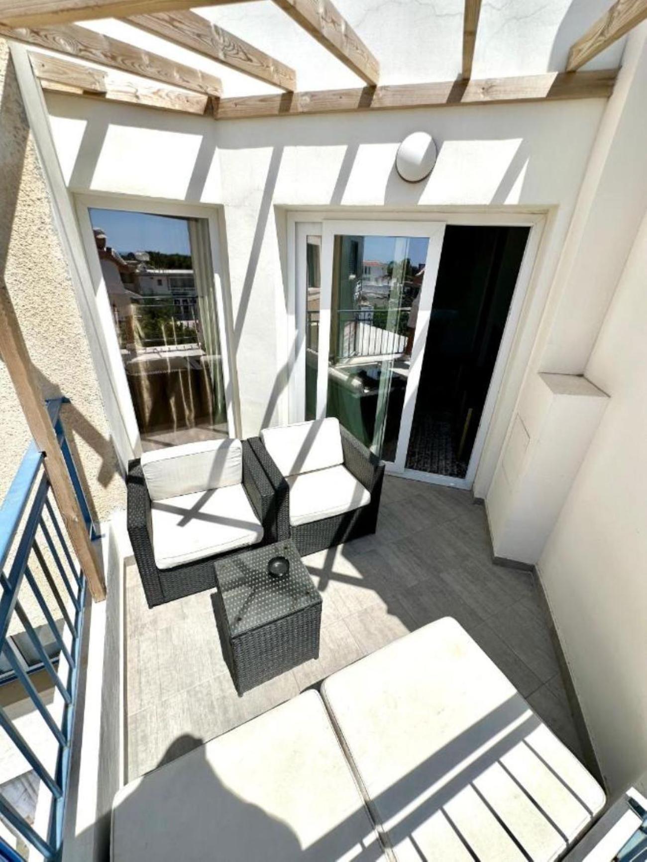H&O Boulevard Breeze Apartment! Pafos Exterior foto