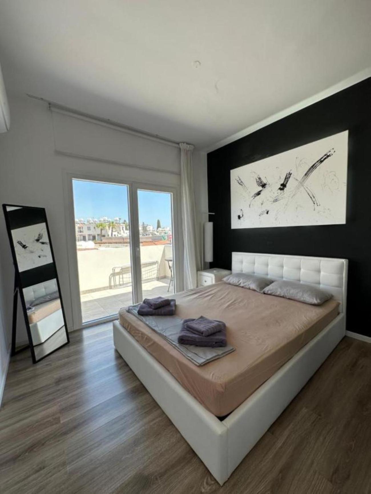 H&O Boulevard Breeze Apartment! Pafos Exterior foto