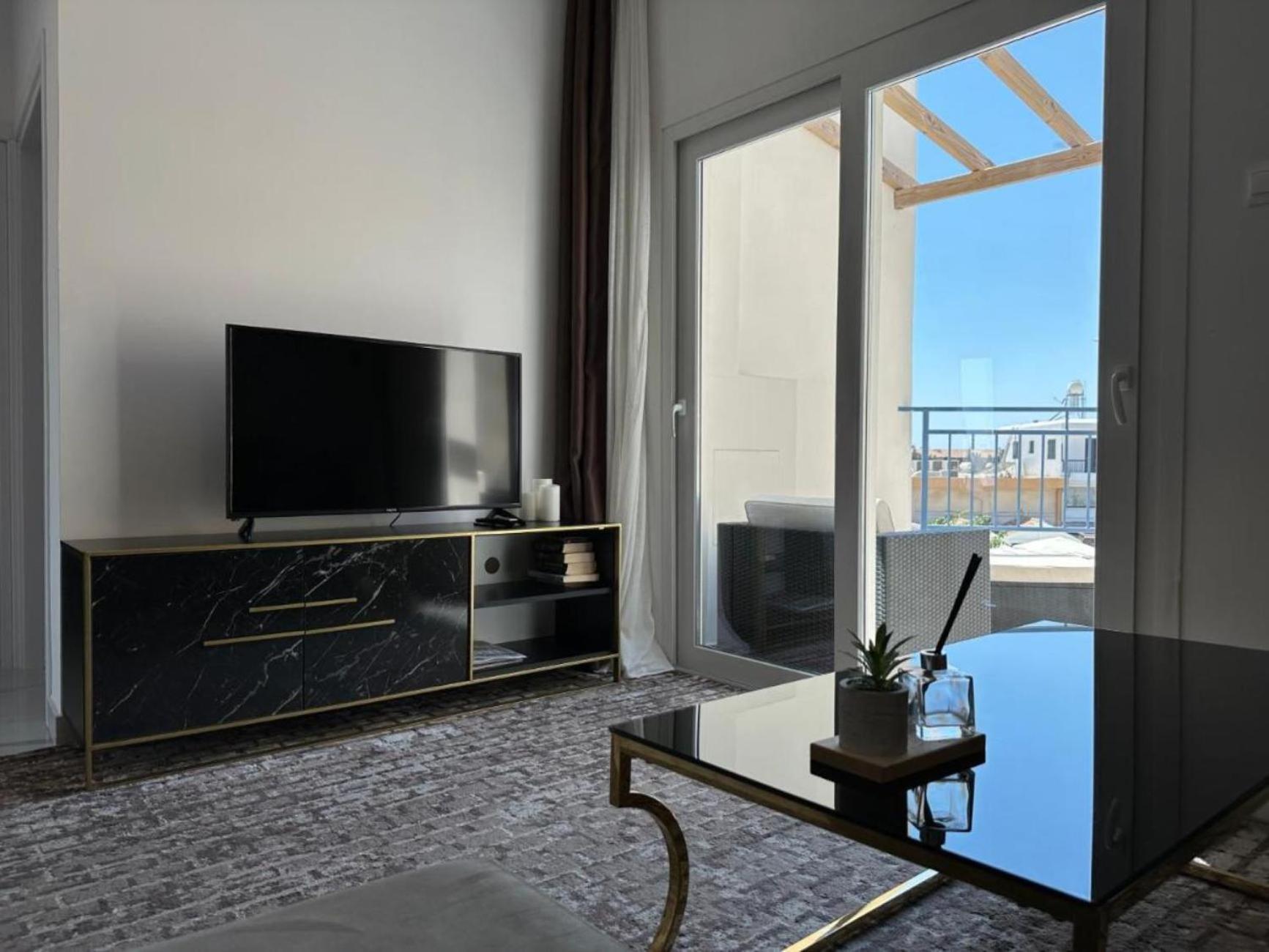 H&O Boulevard Breeze Apartment! Pafos Exterior foto